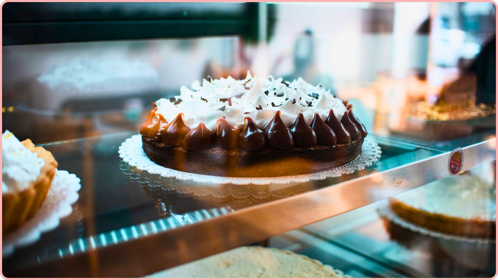 Key Features to Look for in a Cake Cabinet